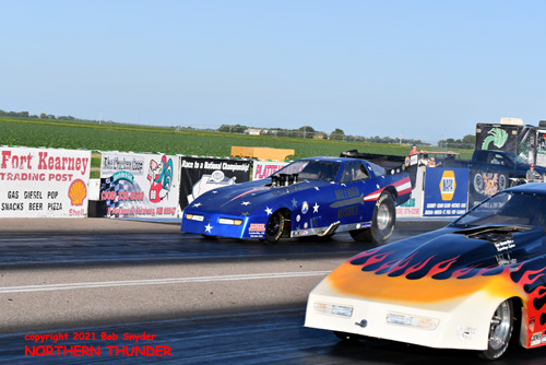 Pete Mass - 'Hot Pursuit' (near lane) vs 
Don Finley - 'Mile High Missile' (far lane)